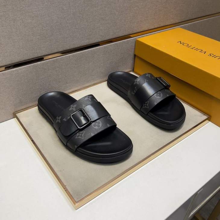 Picture of Louis Vuitton Slippers _SKULVsz38-44mnf04161347